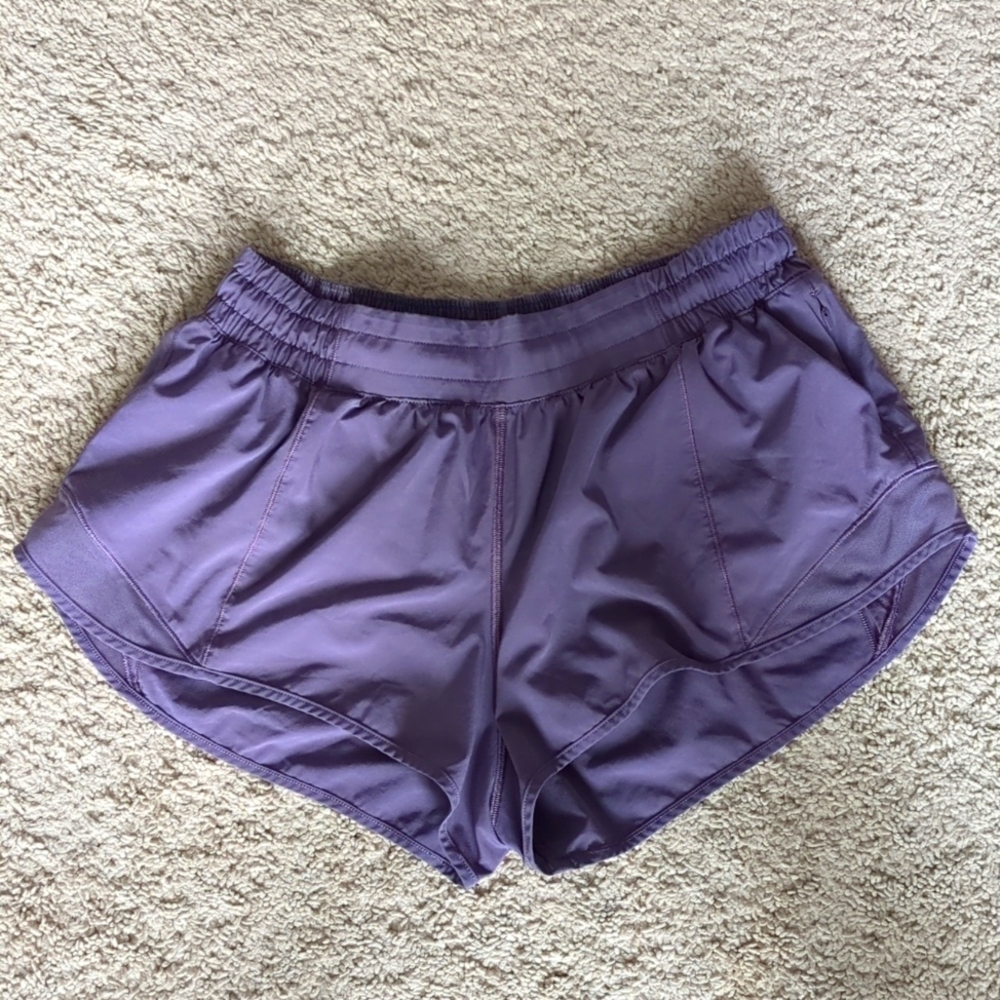 Lululemon hotty hot shorts low rise 2.5